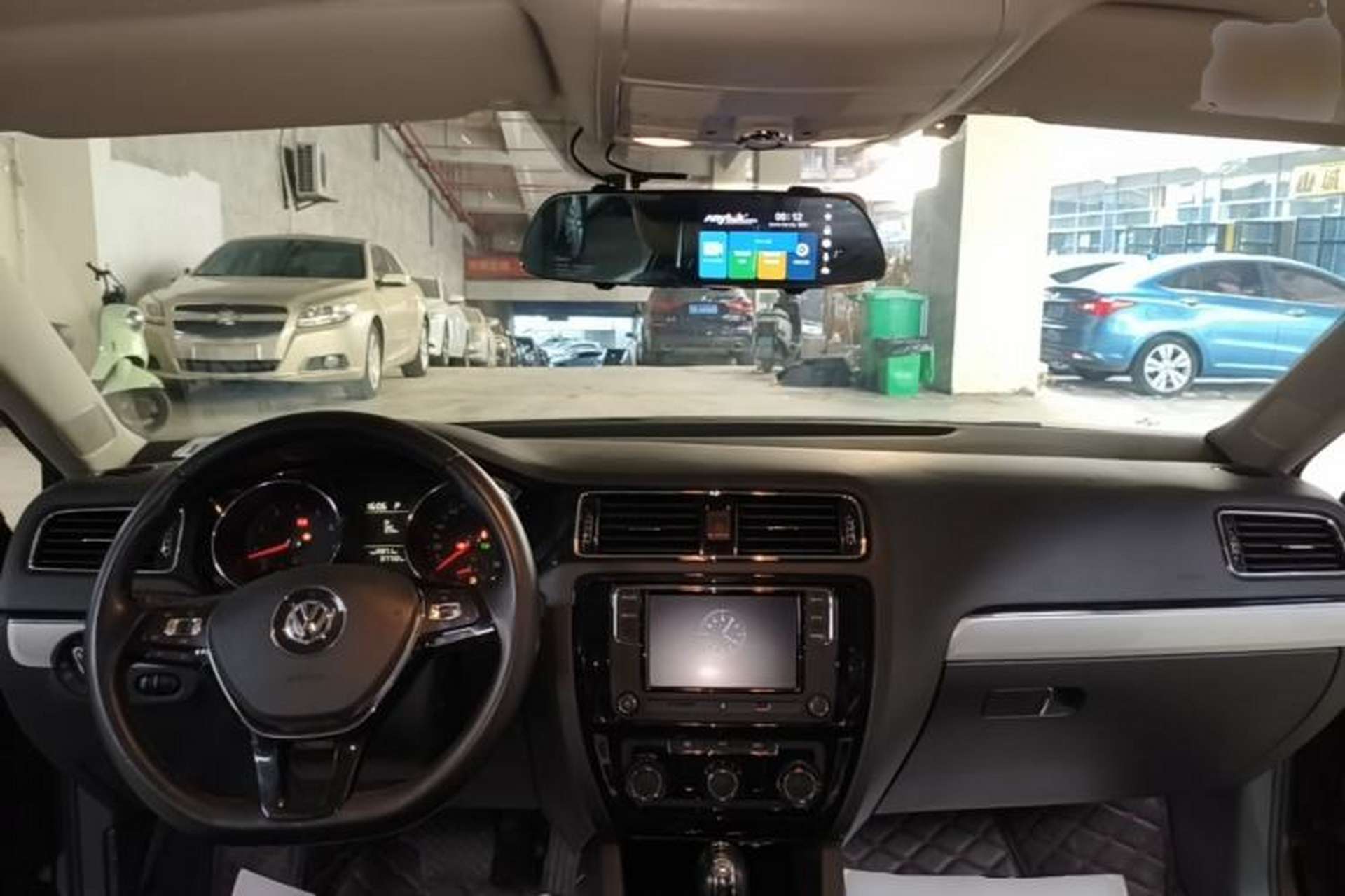 Used Volkswagen Sagitar 2017 230TSI Automatic Comfort Version Center Console