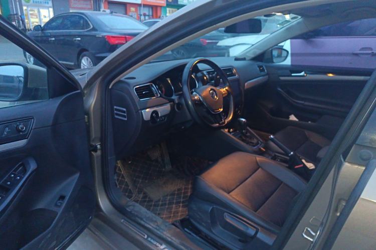 Used Volkswagen Sagitar 2017 230TSI Automatic Comfort Version Driver Seat