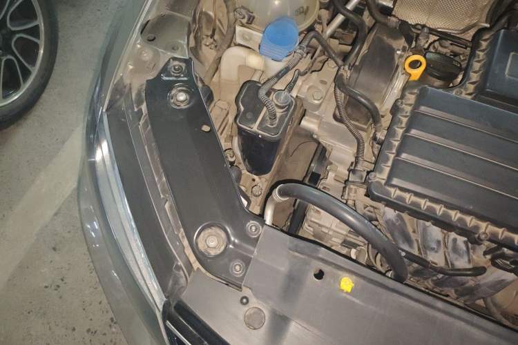 Used Volkswagen Sagitar 2017 1.6L Manual Comfort Model Engine Bay Right