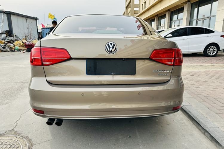 Used Volkswagen Sagitar 2017 230TSI Automatic Comfort Version Exterior 5