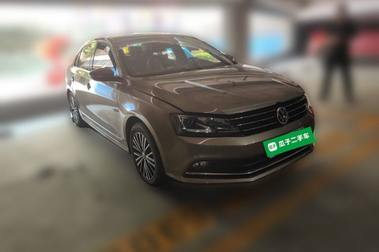 Used Volkswagen Sagitar 2017 230TSI Automatic Luxury Edition Front Right 45 Deg