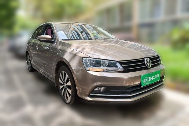 Used Volkswagen Sagitar 2017 230TSI Automatic Comfort Version Front Right 45 Deg
