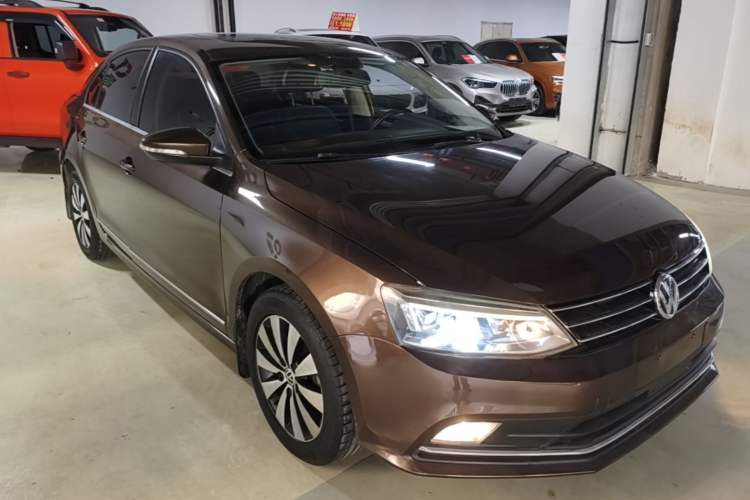 Used Volkswagen Sagitar 2017 230TSI Automatic Comfort Version Front Right 45 Deg