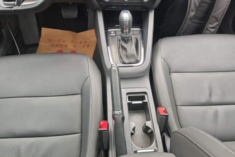 Used Volkswagen Sagitar 2017 1.6L Automatic Comfort Model Gear Lever