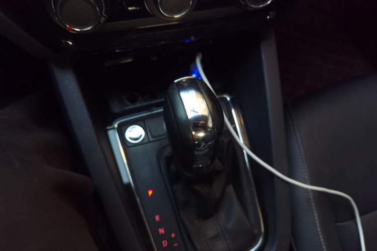 Used Volkswagen Sagitar 2017 1.6L Automatic Comfort Model Gear Lever