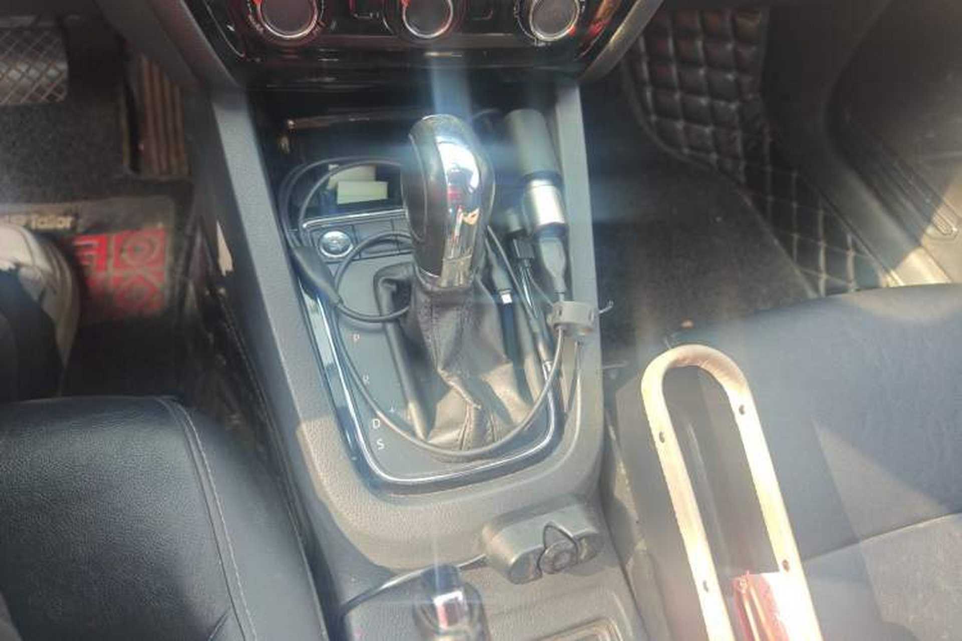Used Volkswagen Sagitar 2017 230TSI Automatic Comfort Version Gear Lever