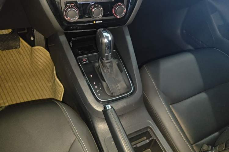 Used Volkswagen Sagitar 2017 1.6L Automatic Comfort Model Gear Lever