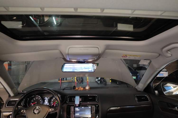 Used Volkswagen Sagitar 2017 230TSI Automatic Luxury Edition Headliner
