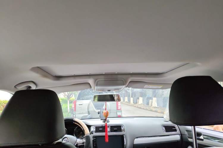 Used Volkswagen Sagitar 2017 230TSI Automatic Comfort Version Headliner