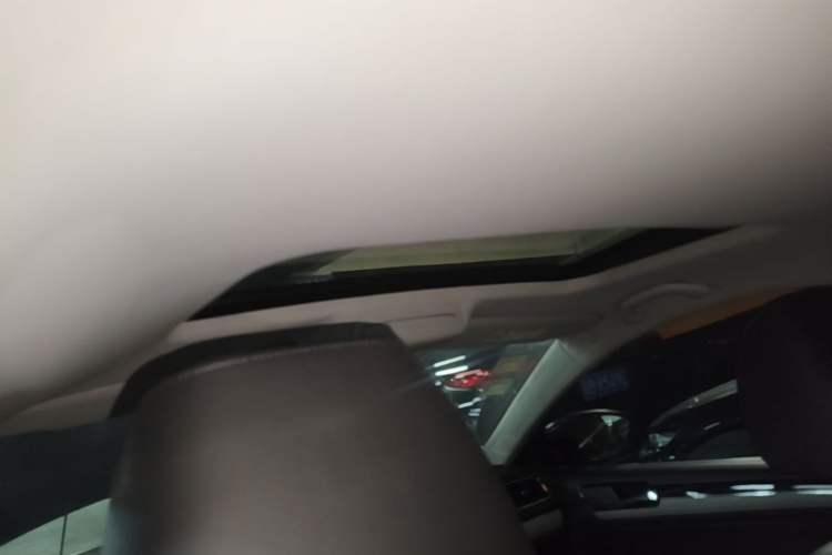 Used Volkswagen Sagitar 2017 230TSI Automatic Comfort Version Headliner