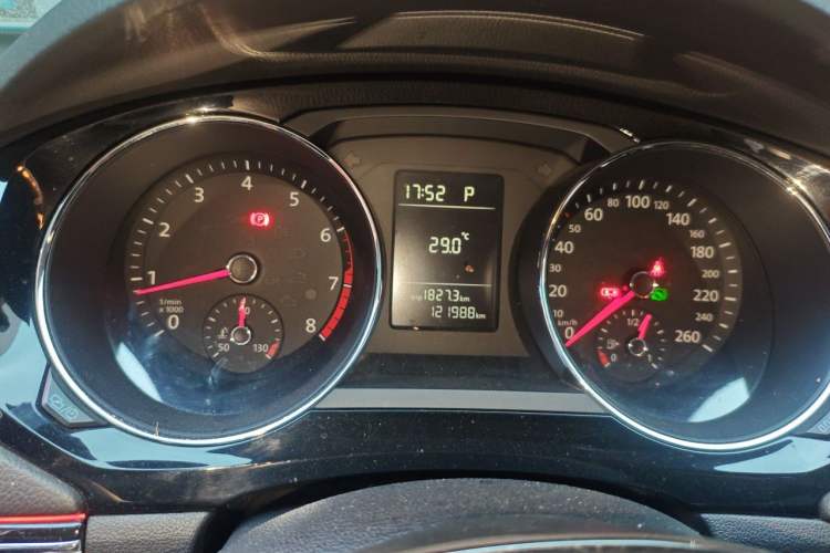 Used Volkswagen Sagitar 2017 230TSI Automatic Comfort Version Instrument Cluster