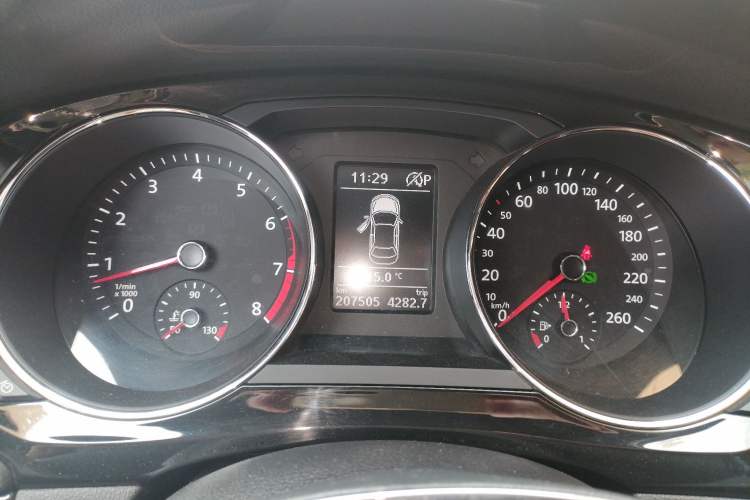 Used Volkswagen Sagitar 2017 180TSI Automatic Leading Model Instrument Cluster