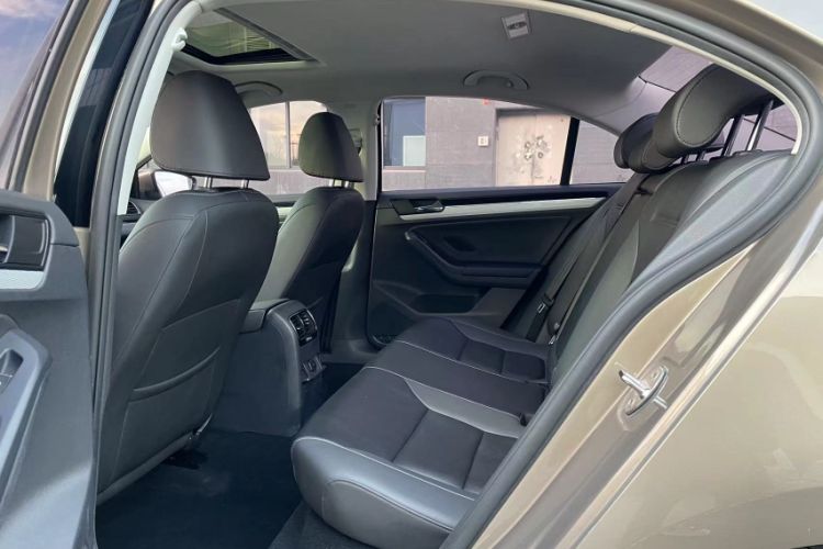 Used Volkswagen Sagitar 2017 1.6L Automatic Comfort Model Interior 4