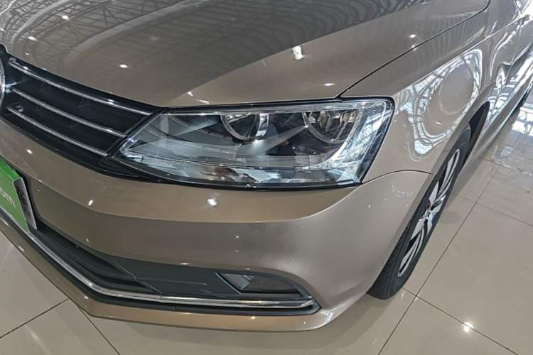 Used Volkswagen Sagitar 2017 1.6L Automatic Comfort Model Left Front Headlight