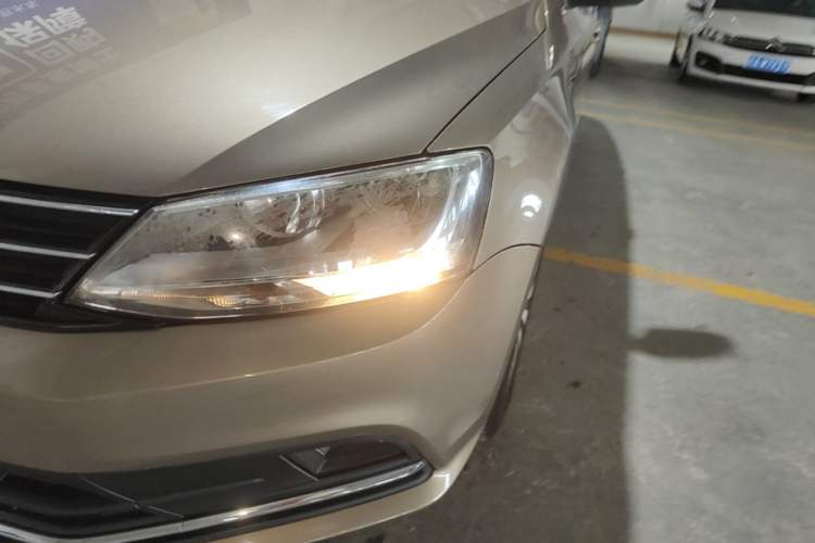 Used Volkswagen Sagitar 2017 1.6L Automatic Comfort Model Left Front Headlight