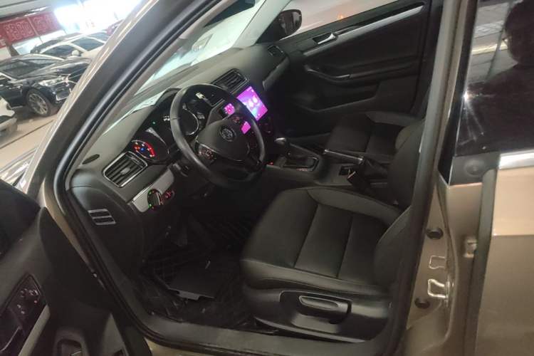 Used Volkswagen Sagitar 2017 230TSI Automatic Comfort Version Left Front Seat