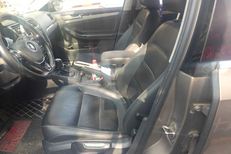 Used Volkswagen Sagitar 2017 230TSI Automatic Comfort Version Left Front Seat