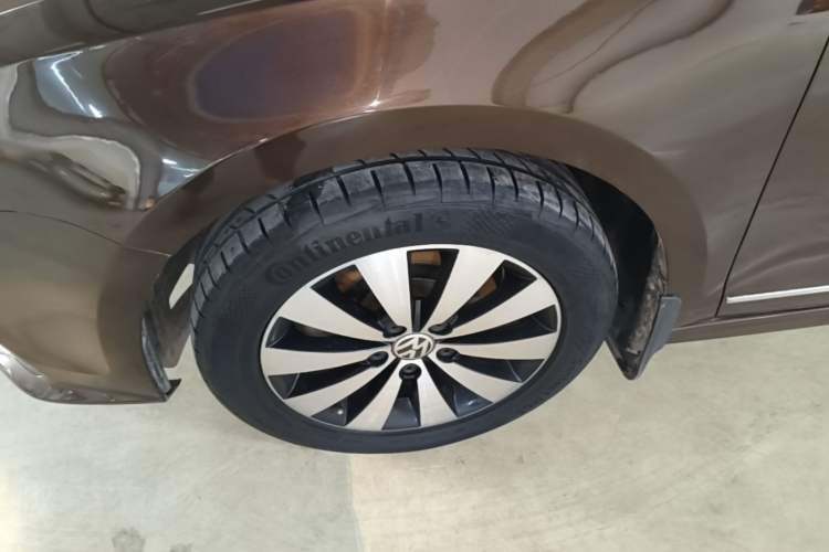 Used Volkswagen Sagitar 2017 230TSI Automatic Comfort Version Left Front Wheel Hub