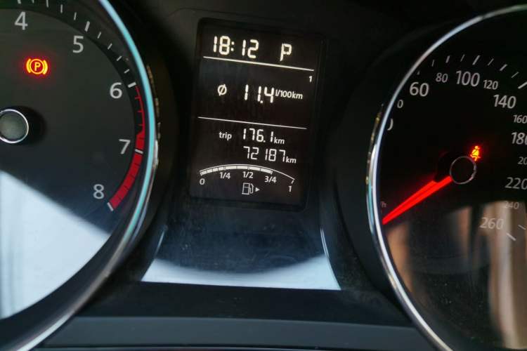 Used Volkswagen Sagitar 2017 1.6L Automatic Comfort Model Odometer Close Up