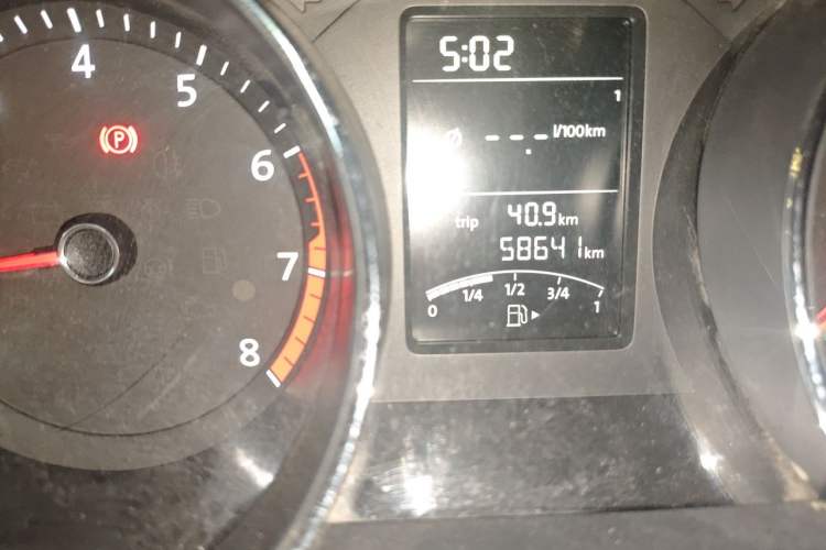 Used Volkswagen Sagitar 2017 1.6L Manual Comfort Model Odometer Close Up
