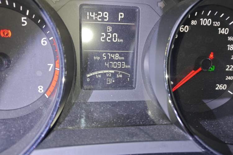 Used Volkswagen Sagitar 2017 1.6L Automatic Comfort Model Odometer Close Up
