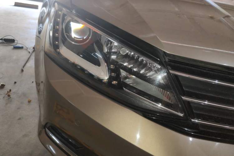 Used Volkswagen Sagitar 2017 230TSI Automatic Luxury Edition Right Front Headlight