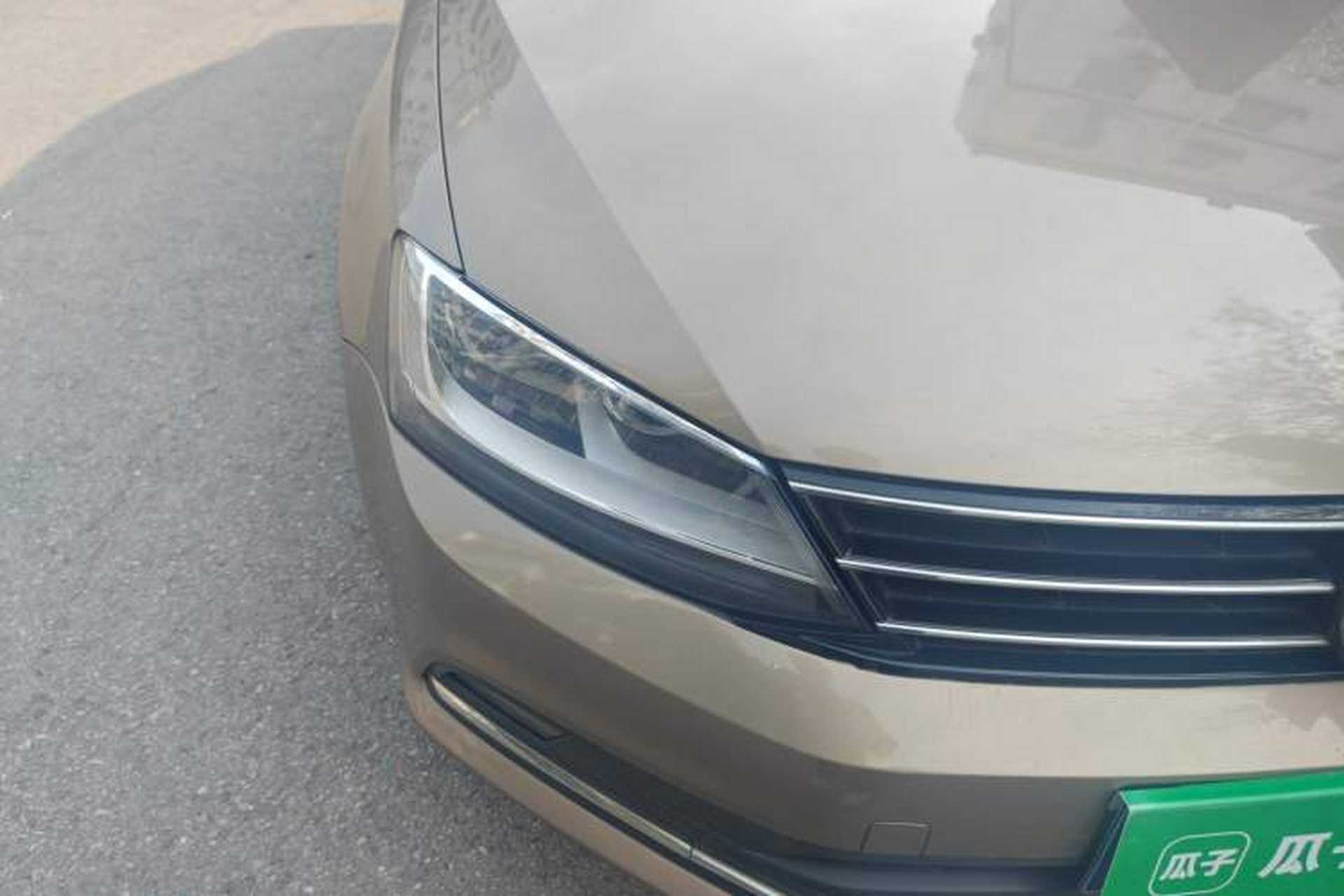 Used Volkswagen Sagitar 2017 230TSI Automatic Comfort Version Right Front Headlight