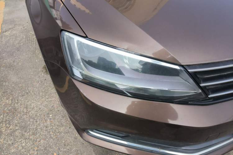 Used Volkswagen Sagitar 2017 1.6L Automatic Comfort Model Right Front Headlight