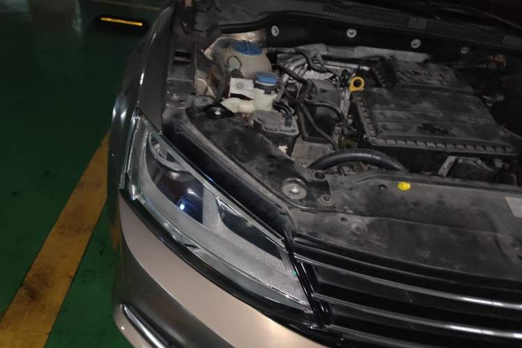 Used Volkswagen Sagitar 2017 1.6L Automatic Comfort Model Right Front Headlight