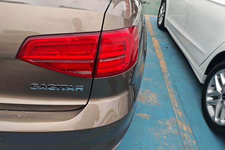 Used Volkswagen Sagitar 2017 1.6L Automatic Comfort Model Right Rear Taillight