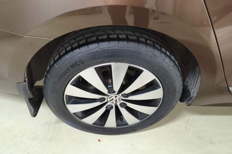 Used Volkswagen Sagitar 2017 230TSI Automatic Comfort Version Right Rear Wheel Hub