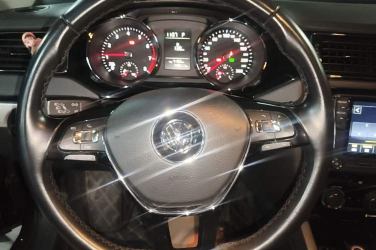 Used Volkswagen Sagitar 2017 230TSI Automatic Comfort Version Steering Wheel
