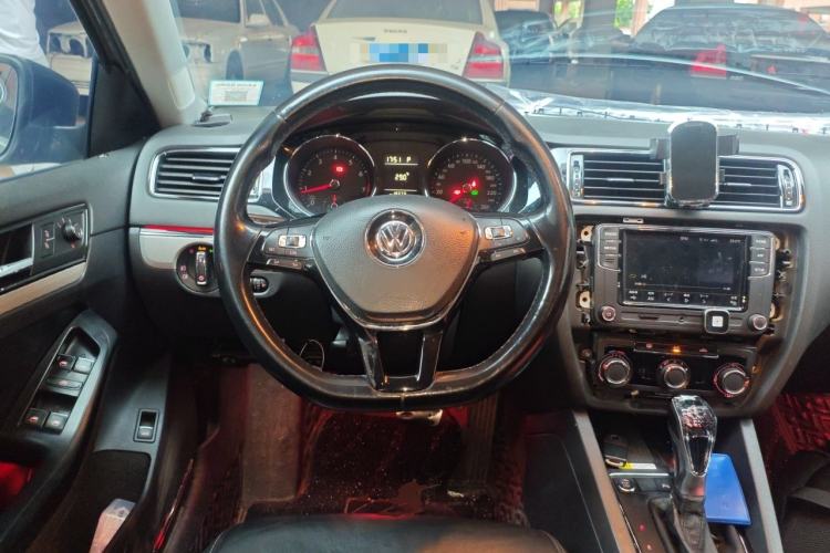 Used Volkswagen Sagitar 2017 230TSI Automatic Comfort Version Steering Wheel