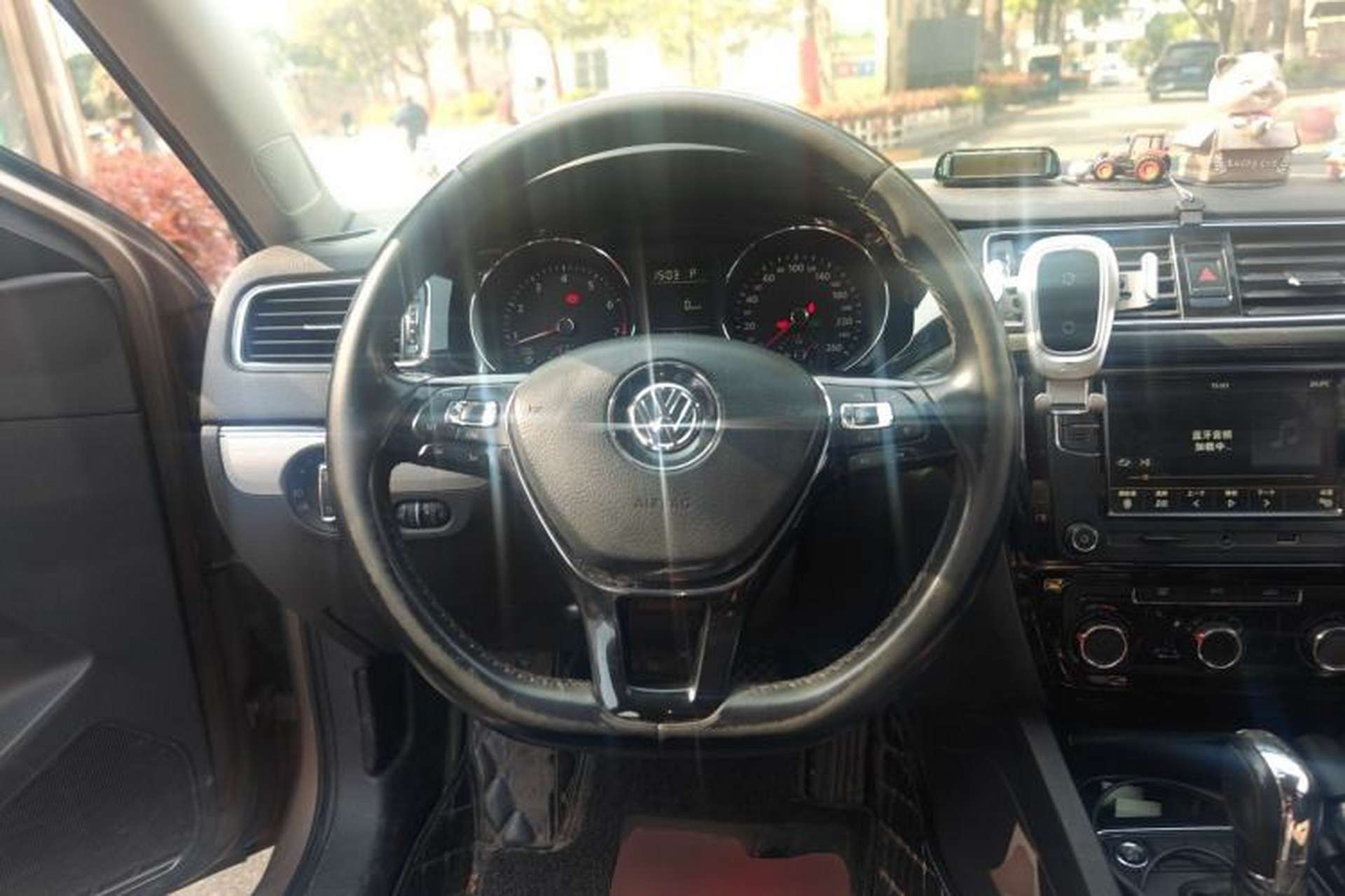 Used Volkswagen Sagitar 2017 230TSI Automatic Comfort Version Steering Wheel