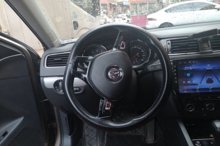 Used Volkswagen Sagitar 2017 180TSI Automatic Leading Model Steering Wheel