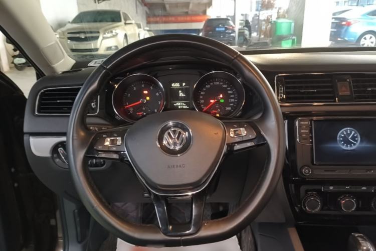 Used Volkswagen Sagitar 2017 230TSI Automatic Comfort Version Steering Wheel