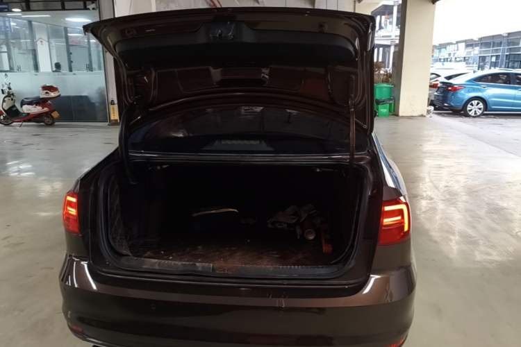 Used Volkswagen Sagitar 2017 230TSI Automatic Comfort Version Trunk