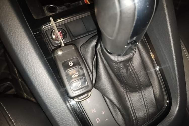 Used Volkswagen Sagitar 2017 230TSI Automatic Comfort Version Vehicle Key