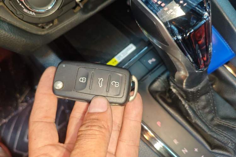 Used Volkswagen Sagitar 2017 230TSI Automatic Comfort Version Vehicle Key