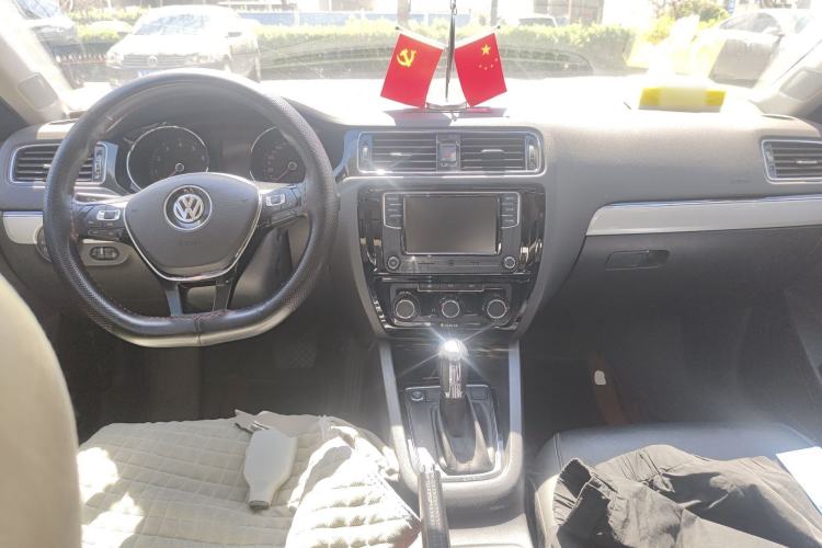 Used Volkswagen Sagitar 2017 1.6L Automatic Comfort Model Center Console