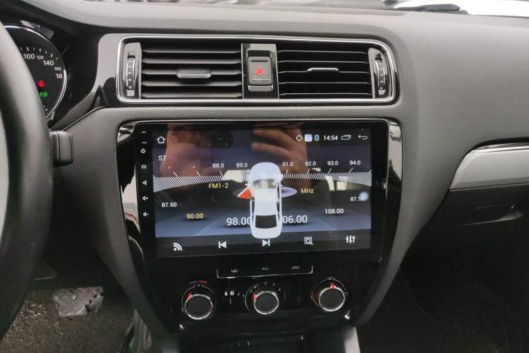Used Volkswagen Sagitar 2017 230TSI Automatic Comfort Version Audio And AC Panel