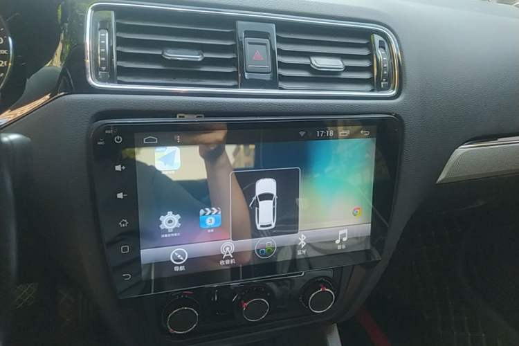 Used Volkswagen Sagitar 2017 1.6L Automatic Comfort Model Audio And AC Panel