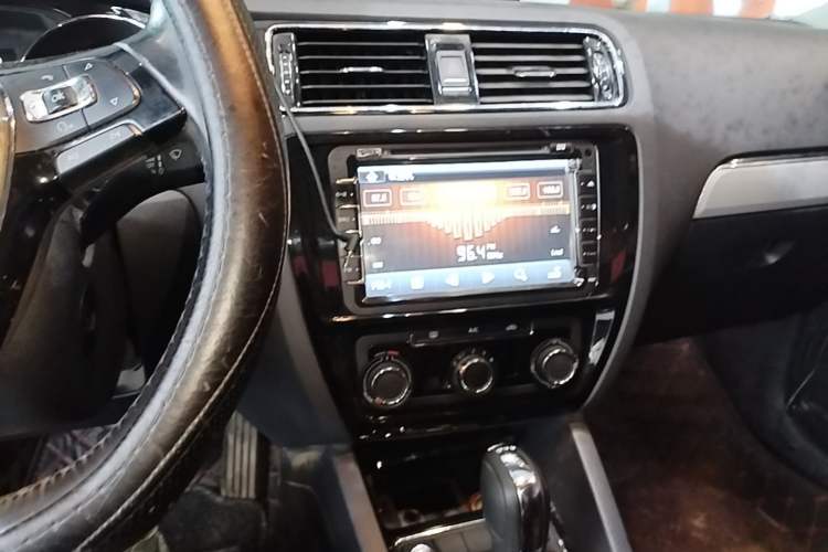 Used Volkswagen Sagitar 2017 230TSI Automatic Comfort Version Audio And AC Panel