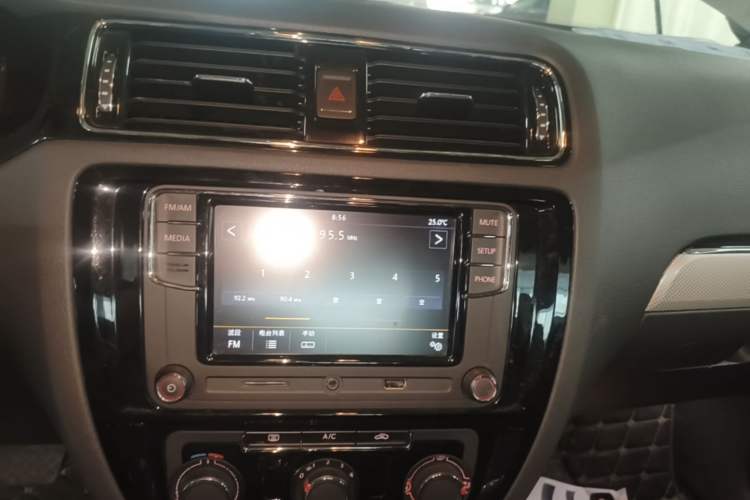 Used Volkswagen Sagitar 2017 230TSI Automatic Comfort Version Audio And AC Panel