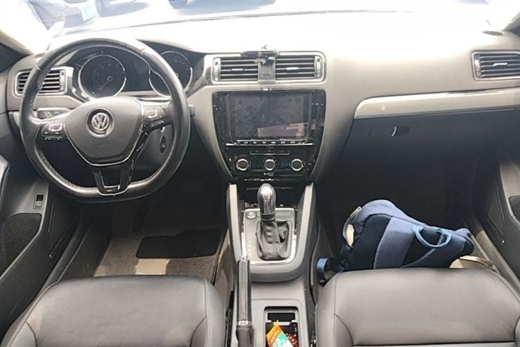 Used Volkswagen Sagitar 2017 1.6L Automatic Comfort Model Center Console