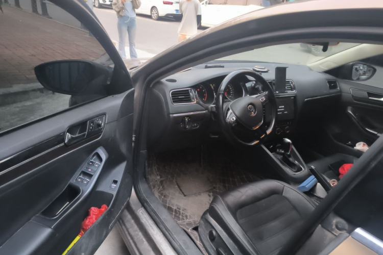 Used Volkswagen Sagitar 2017 230TSI Automatic Luxury Edition Driver Seat