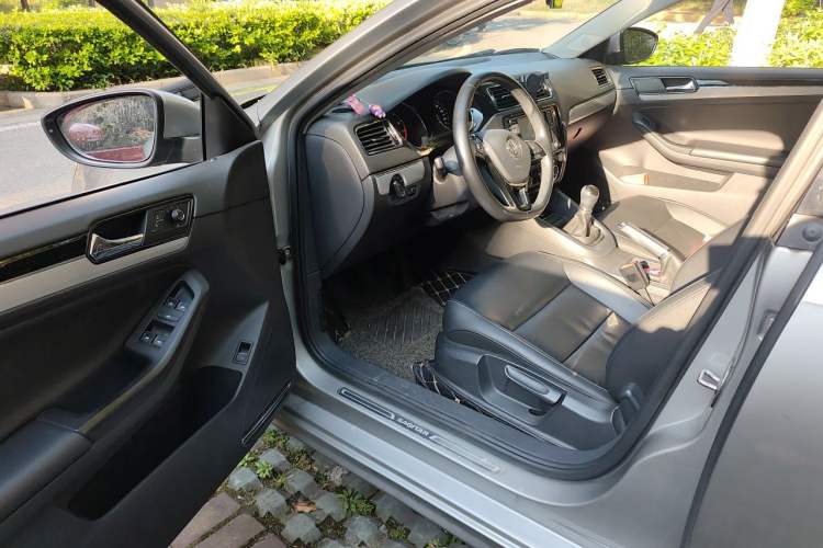 Used Volkswagen Sagitar 2017 1.6L Manual Comfort Model Driver Seat