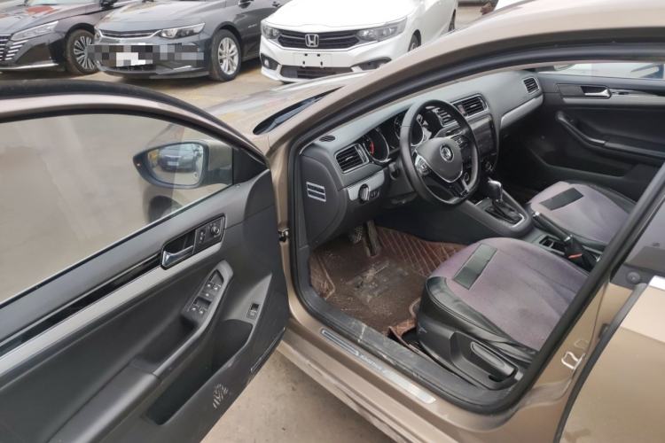 Used Volkswagen Sagitar 2017 230TSI Automatic Comfort Version Driver Seat