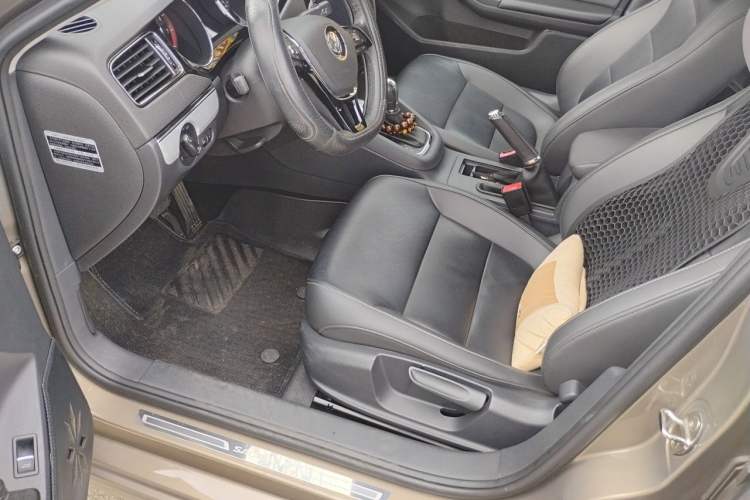 Used Volkswagen Sagitar 2017 230TSI Automatic Comfort Version Driver Seat