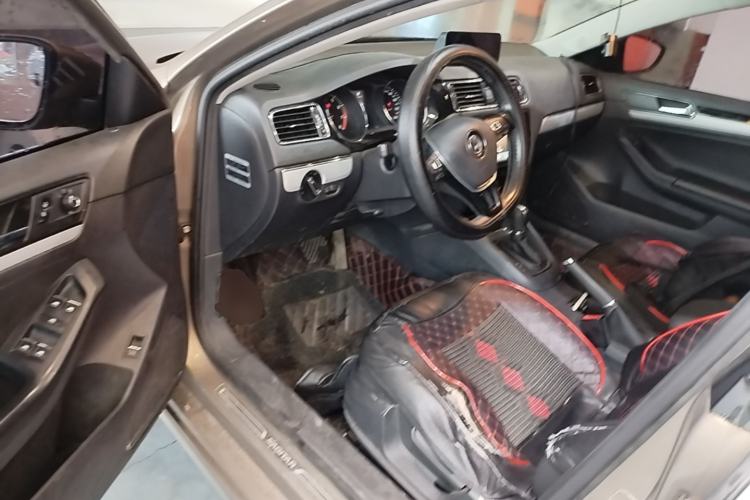 Used Volkswagen Sagitar 2017 230TSI Automatic Comfort Version Driver Seat